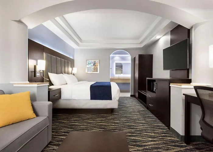 Cheap hotel: Days Inn & Suites By Wyndham Houston Hobby Airport